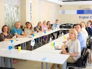 Круглий стіл у ТНПУ «Інновації в іншомовній освіті: університет і школа на шляху до цифрової ери» (ФОТО) Круглий стіл у ТНПУ «Інновації в іншомовній освіті: університет і школа на шляху до цифрової ери» (ФОТО)