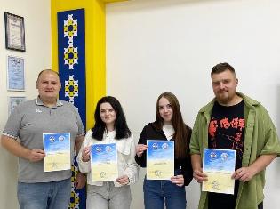 Студентки інженерно-педагогічного факультету ТНПУ вибороли призові місця на міжнародному конкурсі студентських наукових робіт (ФОТО) Студентки інженерно-педагогічного факультету ТНПУ вибороли призові місця на міжнародному конкурсі студентських наукових робіт (ФОТО)