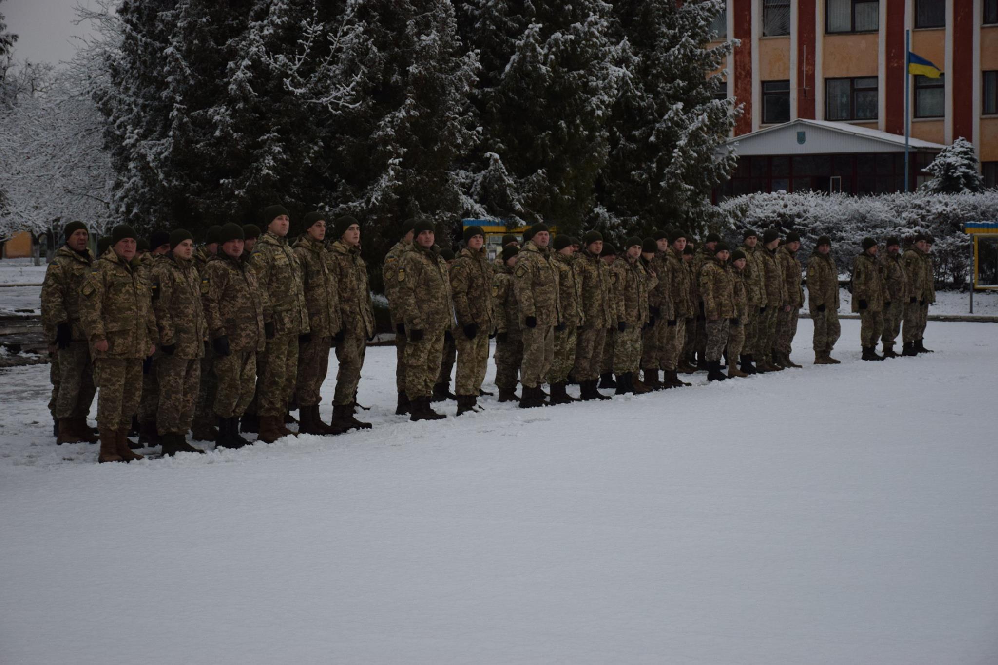 особовий склад 44 окремої артилерійської бригади  Збройних сил України (скорочено 44 ОАБр) м. Тернопіль