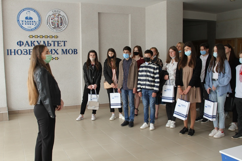 Студенти ТНПУ провели гостям екскурсію університетом