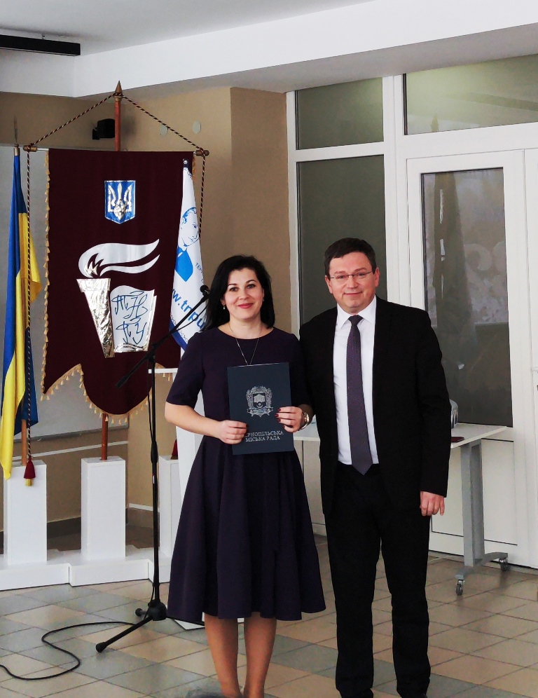 Грамотою Тернопільської міської ради нагороджено Боднар О.І.