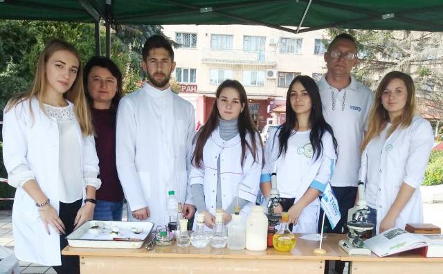 Команда хіміко-біологічного факультету в місті Чортків