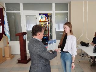Студентка німецького відділення ТНПУ отримала диплом про перемогу на Всеукраїнському конкурсі студентських наукових робіт (ФОТО)