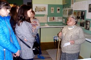 Студенти хіміко-біологічного факультету побували в музеї Володимира Гнатюка в с.Велеснів