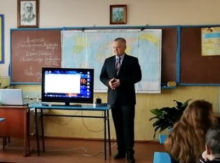 Профорієнтаційна робота географічного факультету: викладачі відвідали школи Підволочиського району (ФОТО)