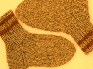 ЗМІ про нас. У ТНПУ в’яжуть теплі шкарпетки для військових на Сході (ФОТО)