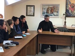 Cтуденти-історики ТНПУ спілкувались із протоієреєм курії Тернопільсько-Зборівської єпархії УГКЦ Віталієм Козаком (ФОТО)