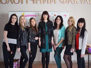  Студенти факультету філології і журналістики  провели Fashion-ярмарок   у ТНПУ ім.В.Гнатюка (ФОТО)
