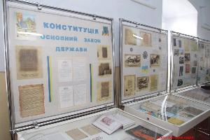 Викладачі історичного факультету взяли участь у відкритті виставки, присвяченої Дню Конституції України