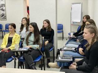 Студенти кафедри журналістики ТНПУ здобувають нові знання в Тернопільському пресклубі (ФОТО)