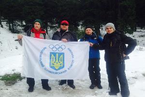 Викладачі та студенти ТНПУ ім.В.Гнатюка піднімають прапор Національного Олімпійського комітету України на найвищі вершини Українських Карпат