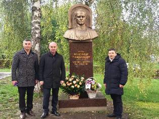 Біля історичного факультету ТНПУ урочисто відкрили пам'ятник Володимирові Громницькому  (ФОТО) (ВІДЕО)