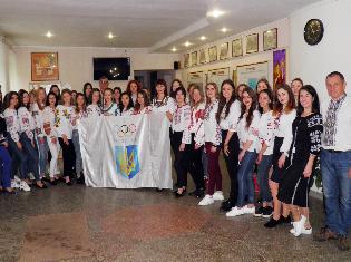 Майбутні педагоги долучились до акції  «Прапор Національного олімпійського комітету України  в кольорах української вишиванки»