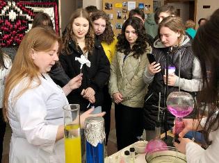 Хіміко-біологічний факультет приєднався до загальноуніверситетського заходу "Гостини в ТНПУ. Ярмарок професій" (ФОТО)