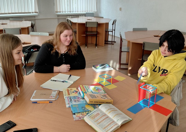 Марія Белебез’єв використовує засоби наочності