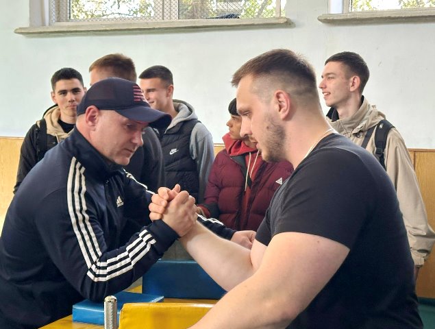  Поєдинок з параармрестлінгу