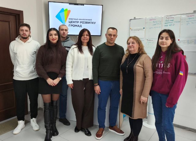  Практиканти та керівники практики у Освітньо-аналітичному Центрі розвитку громад