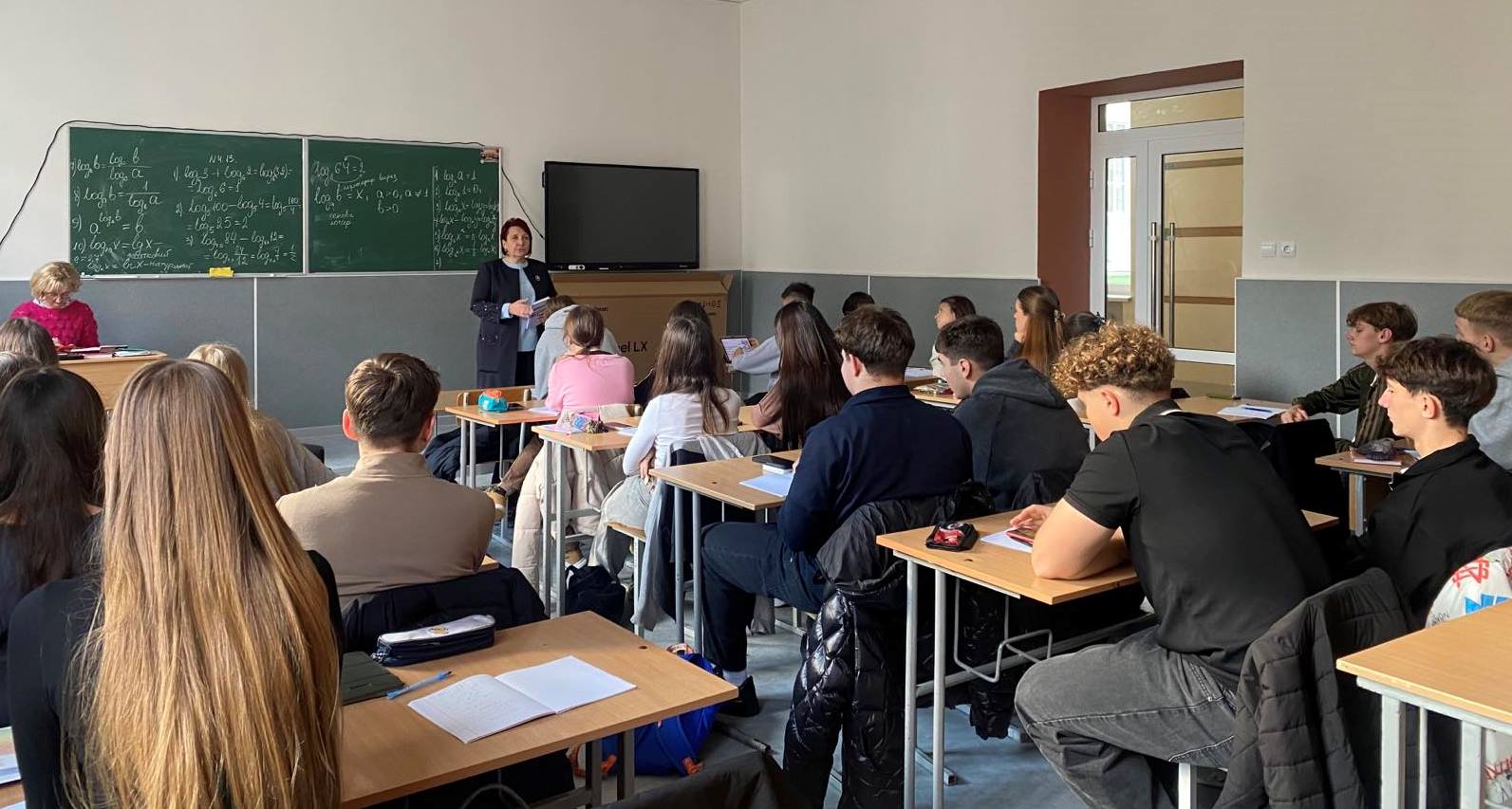 Доцент Бабій І. М. розповіла учням про навчання на факультеті філології і журналістики ТНПУ.jpg