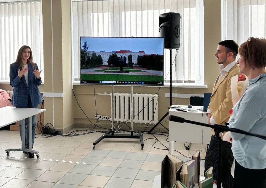 Завкафедри торії і практики перекладу Головацька Ю.Б. висловлює слова подяки за зустріч