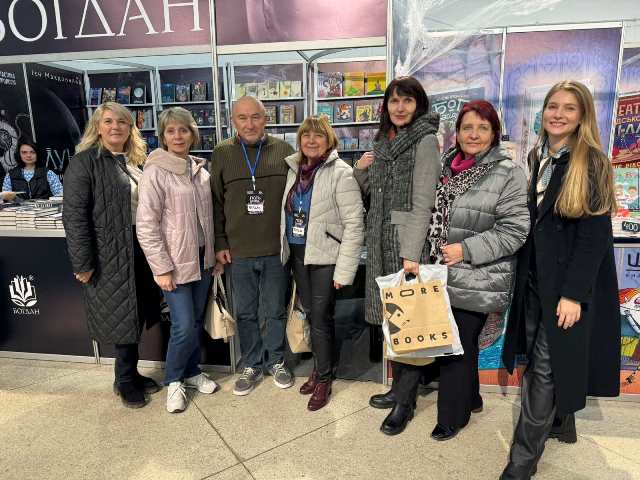 Гості заходу мали можливість відвідати тематичні зустрічі, панельні дискусії, лекції, автограф-сесії та інтерактивні майстер-класи..jpg