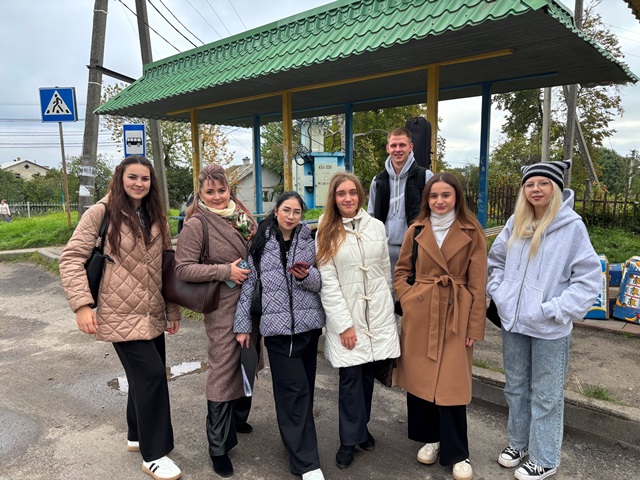 Перед поїздкою до ліцею “Генезис”.jpeg