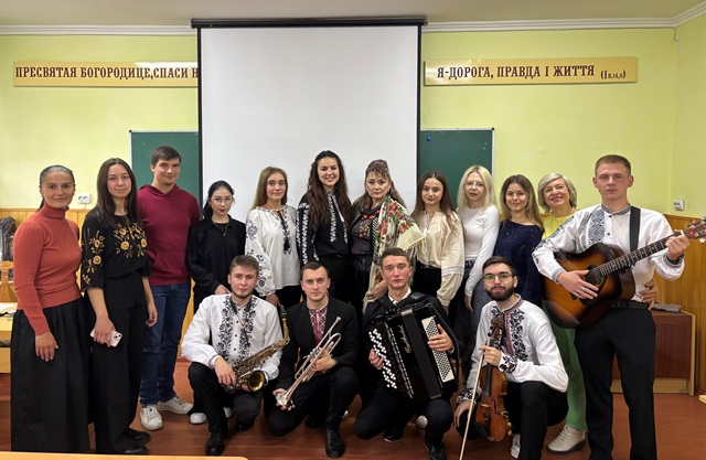 Спільне фото після виступу.jpeg