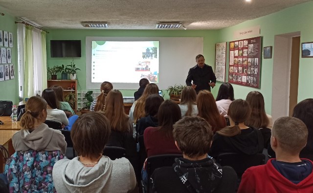  Доцент Богдан Гавришок розказує про корисні копалини