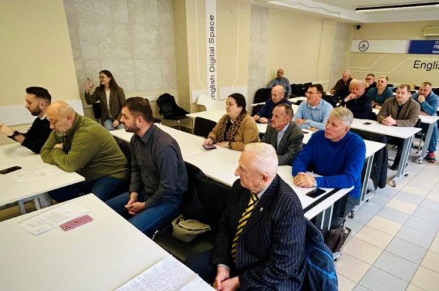 Учасники зборів