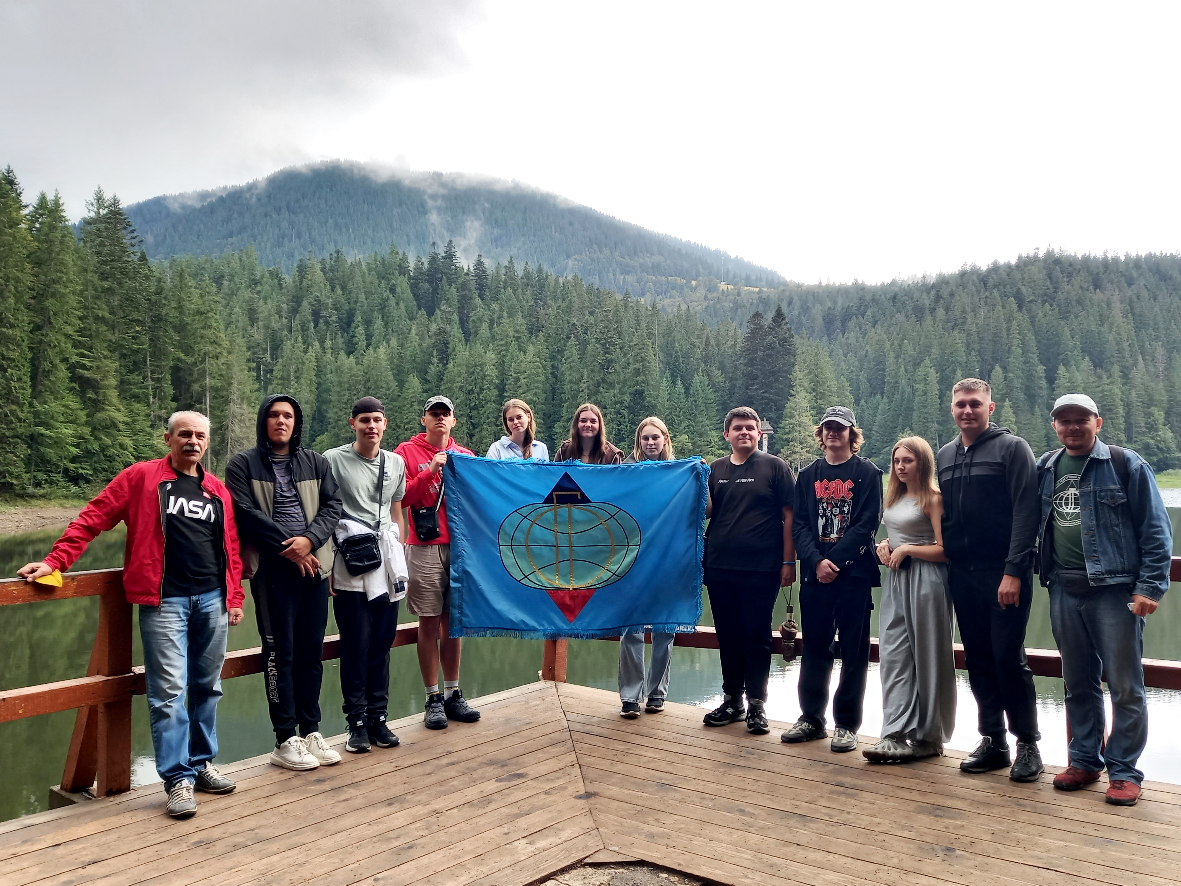 Біля озера Синевир.jpg