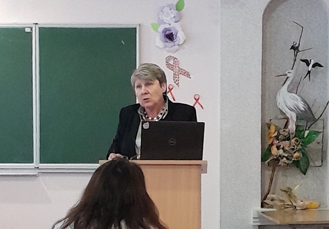  Гарант ОПП Середня освіта (Біологія та здоров'я людини, хімія) другого (магістерського) рівня вищої освіти Наталія Міщук знайомить присутніх із станом підготовки до акредитації