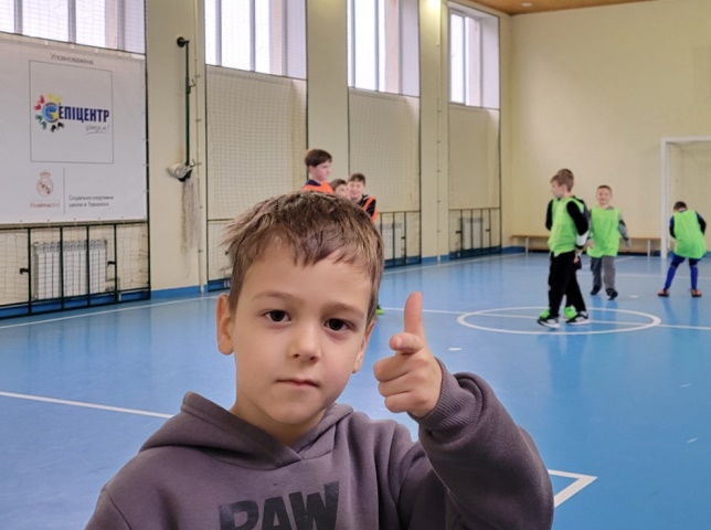 Наймолодші учасники курсів від Фонду “Real Madrid” учні соціально-спортивної школи Реал Мадрид.jpg