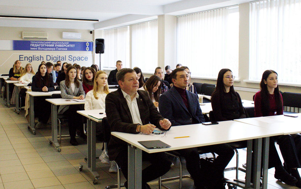 Робота конференції триває