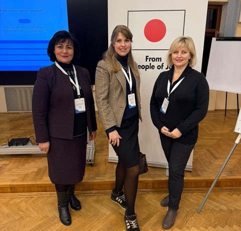  Ольга Кізь із співвипускницями програми Тетяною Павлюк із Запорізького національного університету та Мариною Волосюк із Національного університету кораблебудування імені адмірала Макарова