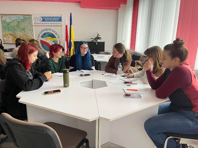 Учасники працювали над вдосконаленням навичок ненасильницького спілкування та ефективної командної роботи