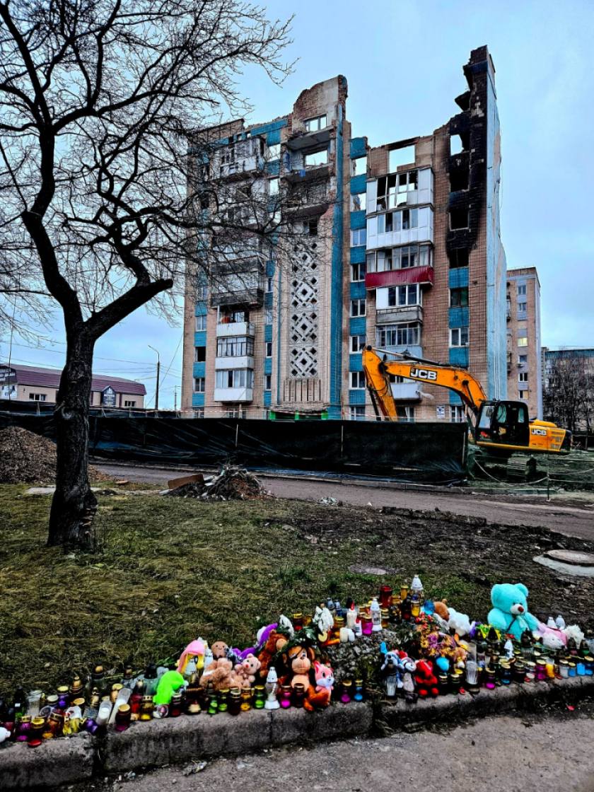  Відвідання будинку на вул. Стуса, де російський ракетний удар забрав людські життя