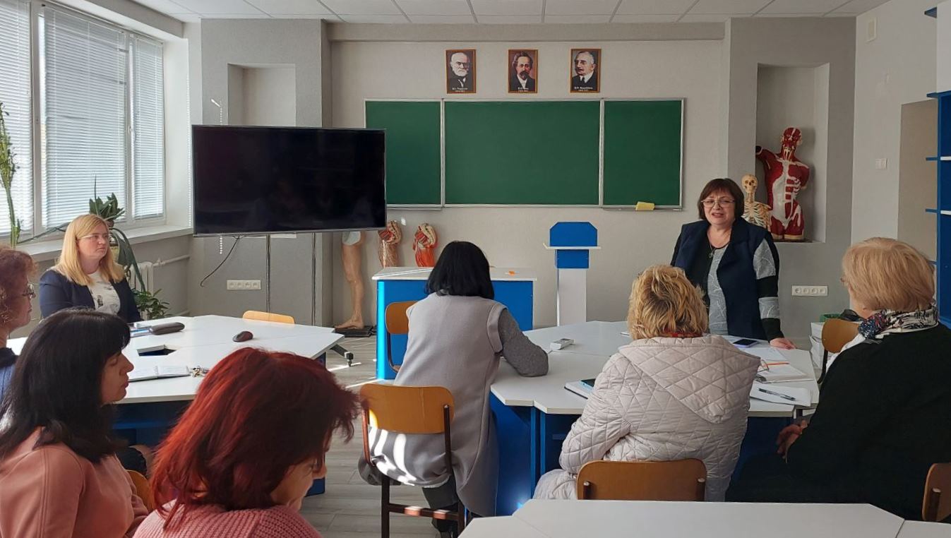  Відкриття круглого столу першим проректором Надією Дробик.jpg