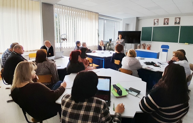  Підсумки дискусії підводить декан хіміко-біологічного факультету Оксана Боднар.jpg