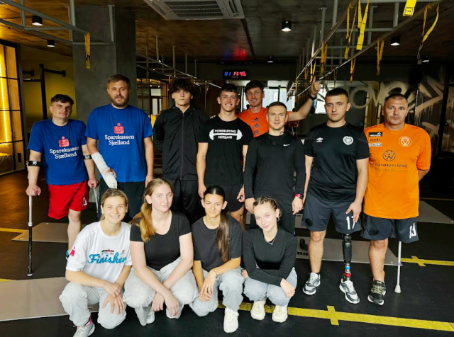 Студенти факультету фізичного виховання та  гравці амфутбольної команди Вікінги (Тернопіль)