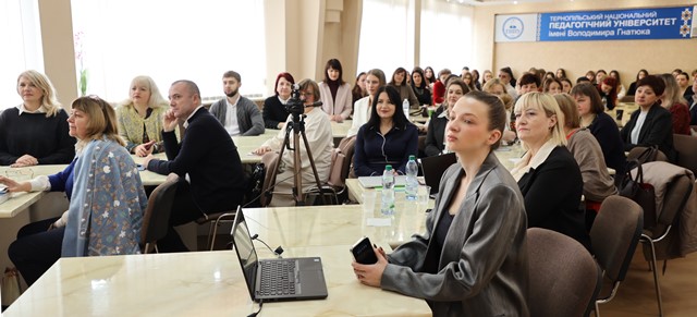 Члени кафедри журналістики та гості урочистої частини семінару