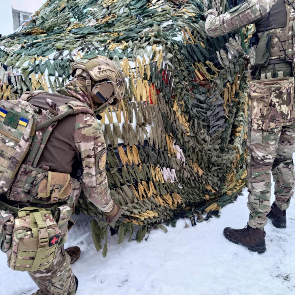 Бійці-розвідники маскують ''швидку допомогу'