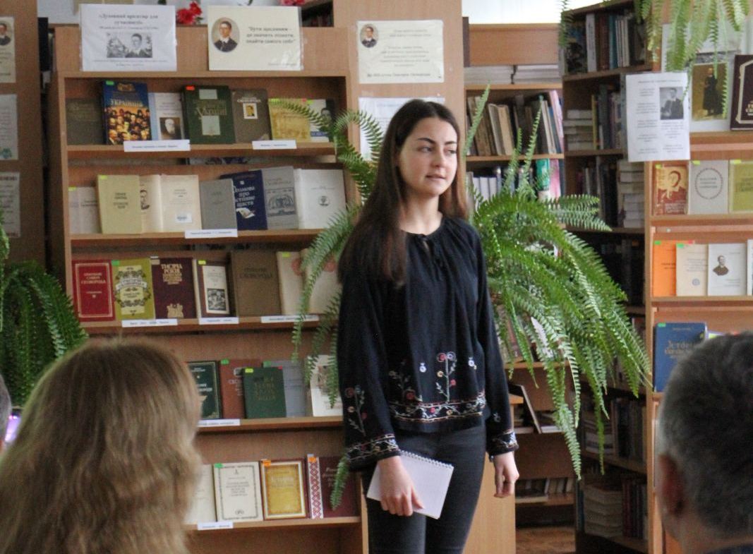 Поезію Г. С. Сковороди читає студентка АСП-16 Аметова Есма