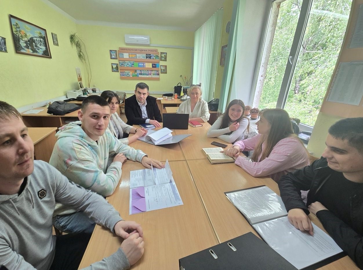 Студентський науково‑дослідний гурток «КреаТор: творчість і інновації у викладанні» Студентський науково‑дослідний гурток «КреаТор: творчість і інновації у викладанні»
