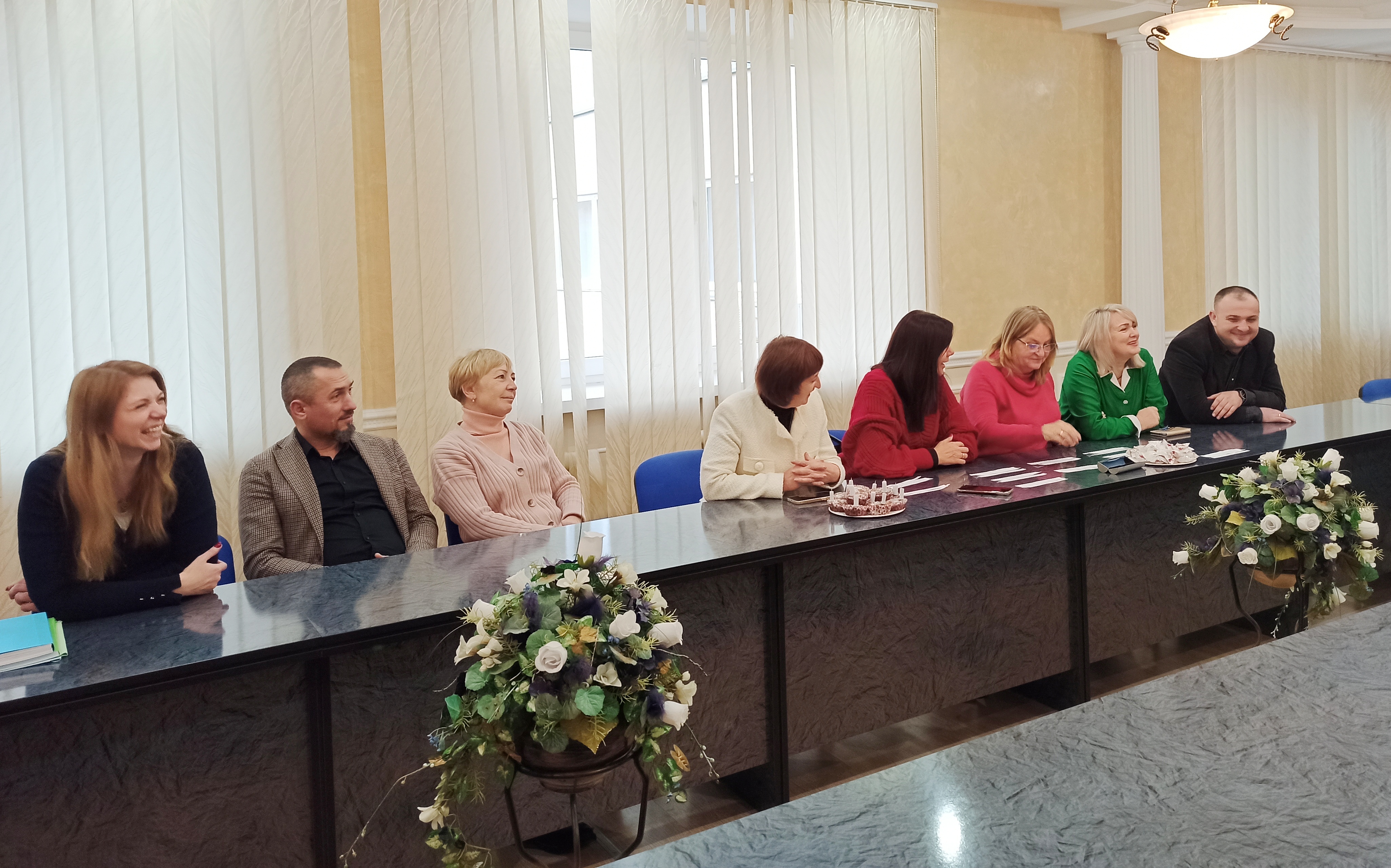 Над запитаннями студентів активно міркують викладачі кафедри філософії та суспільних наук