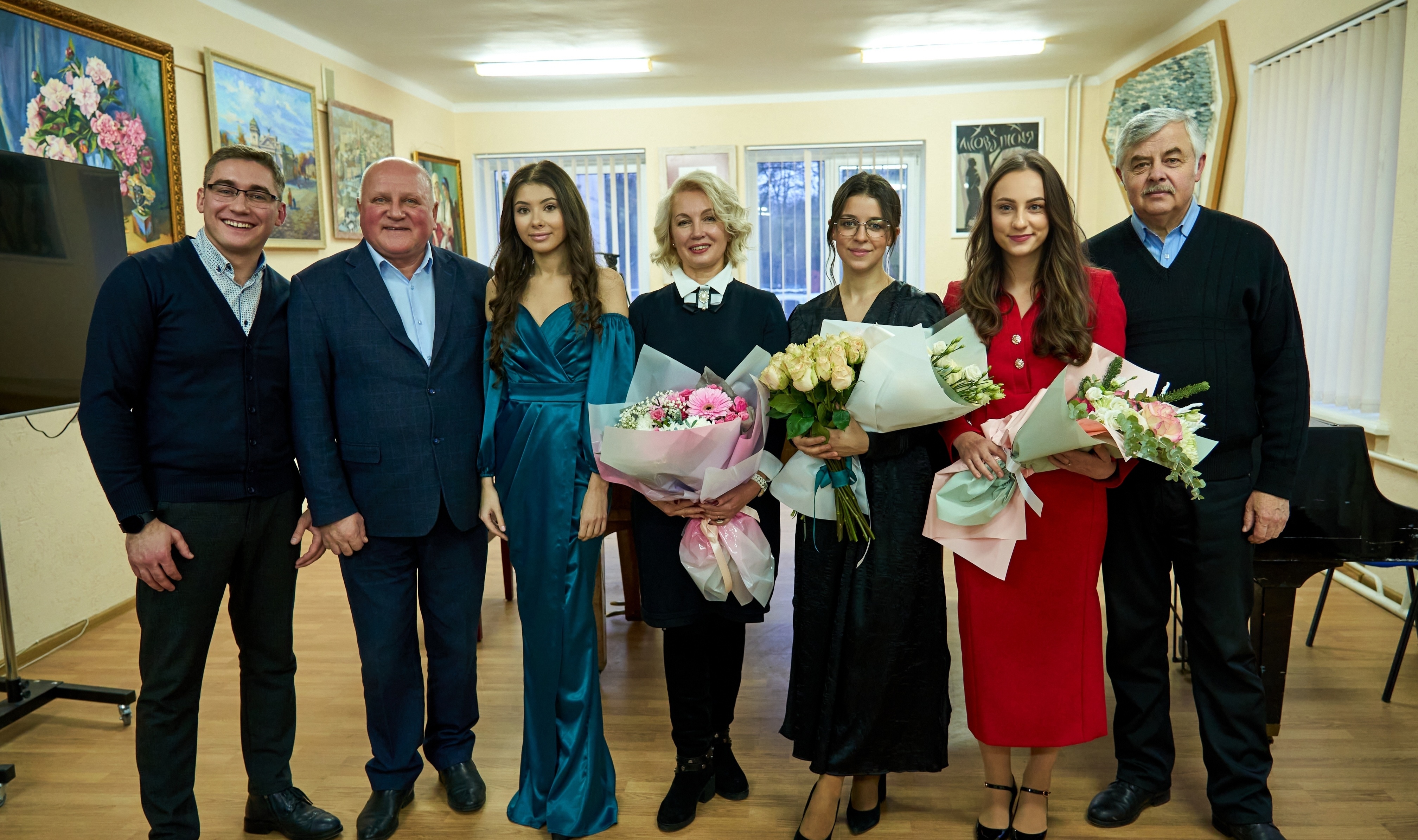  З головою та членами екзаменаційної комісії. 