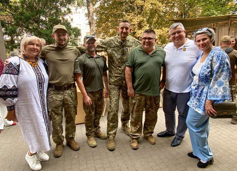 На фото Герої фільму з родинами та проректор ТНПУ - Ігор Гевко