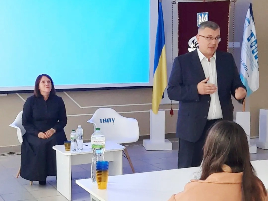 Проректор з навчально-методичної роботи Ігор ГЕВКО ознайомив слухачів з факультетами та освітніми програмами університету