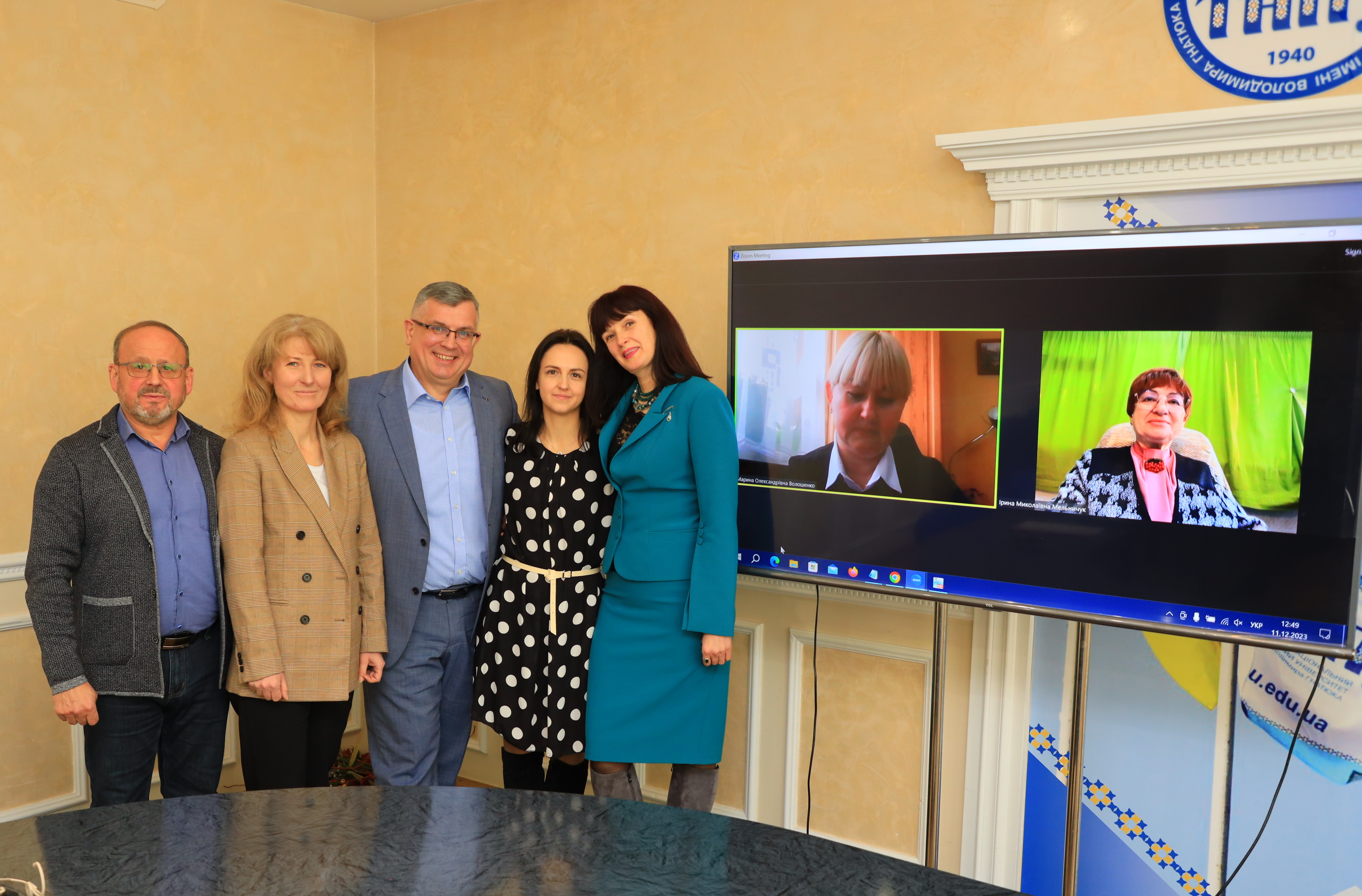 Фото на згадку про успішний захист