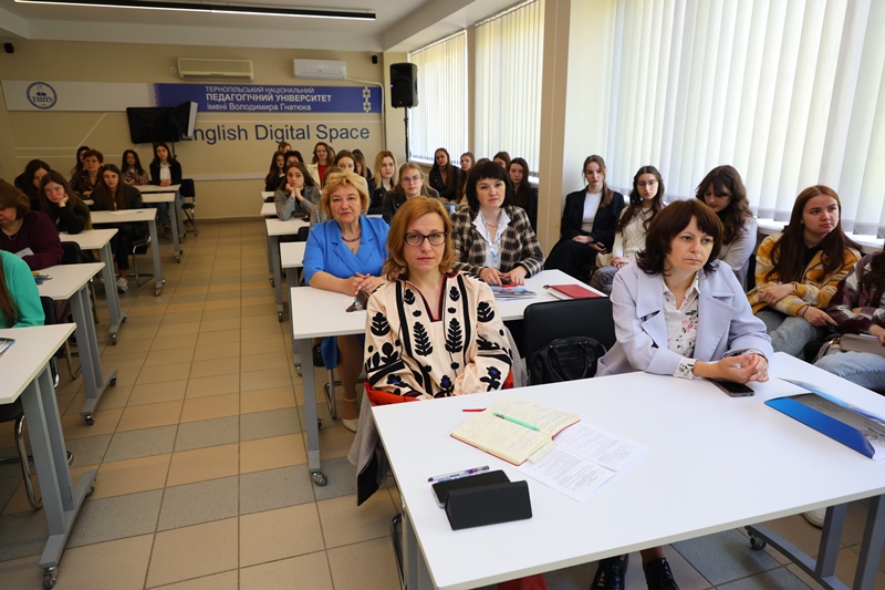 Конференція триває