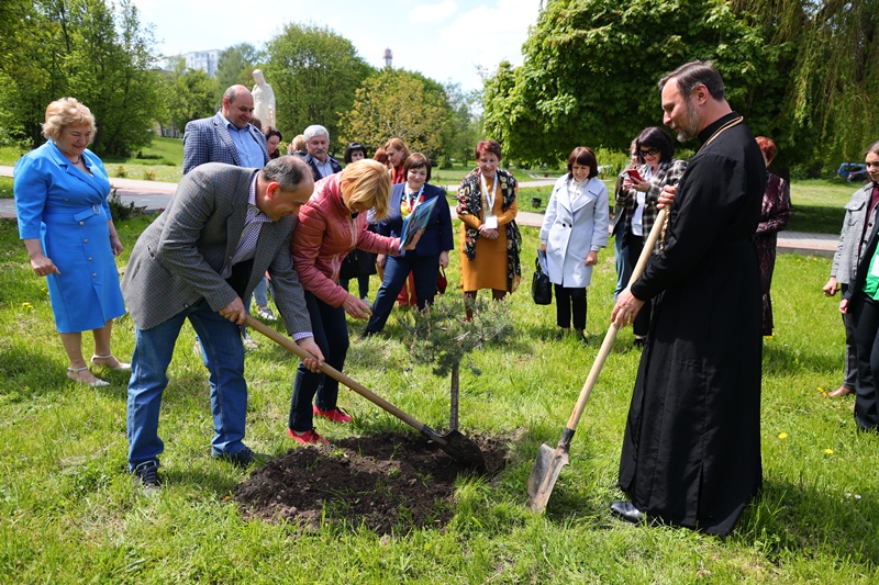 Процес озеленення Біблійного саду