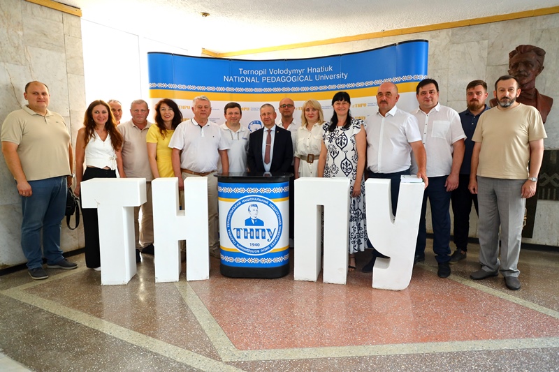 Учасники зустрічі